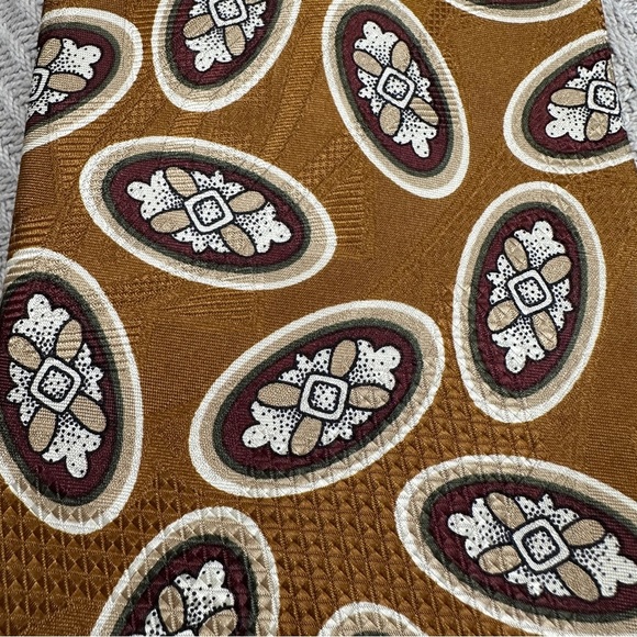 Vintage Talbott Studio for Nordstrom/Robert Talbott necktie, gold w/oval design - Picture 2 of 7